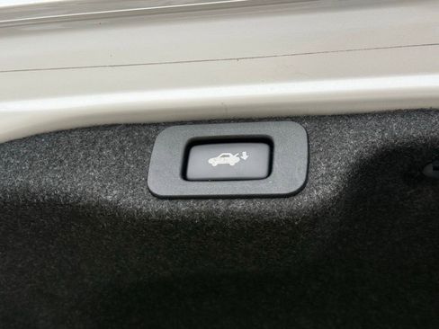 Used 2017 Lexus ES 300h w/ Luxury Package FWD image 14