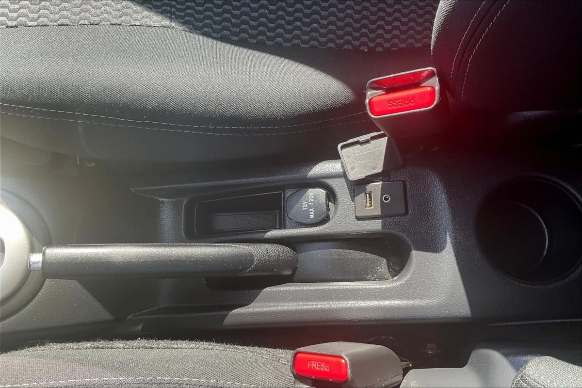 Used 2015 Nissan Versa Note SV FWD image 16