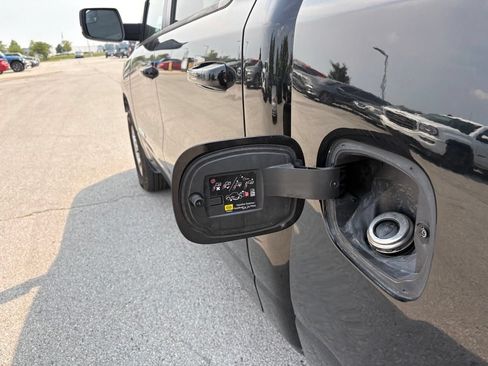 Used 2024 RAM 1500 Laramie AWD/4WD image 8