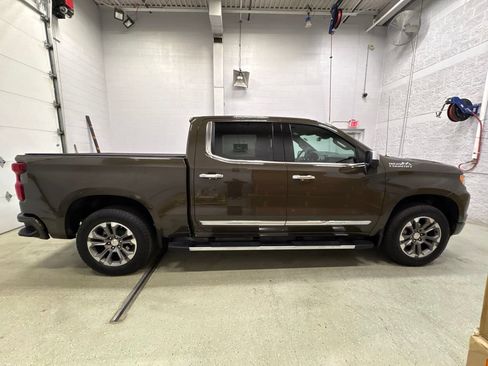 Used 2023 Chevrolet Silverado 1500 High Country w/ Technology Package AWD/4WD image 3