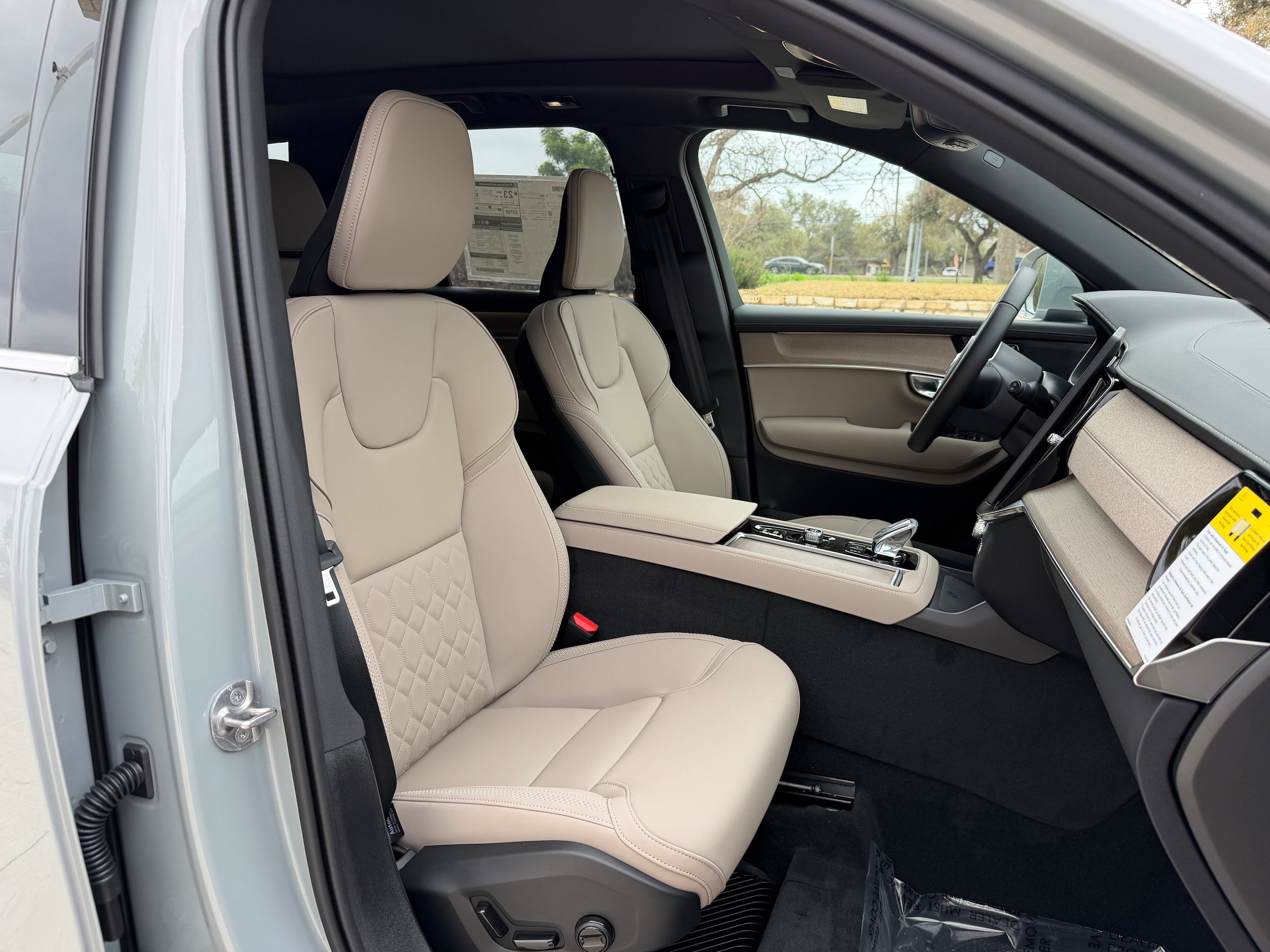 New 2026 Volvo XC90 B6 Plus w/ Protection Package Premier AWD/4WD image 8