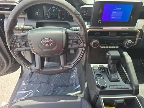 Used 2024 Toyota Tacoma SR5 AWD/4WD image 15
