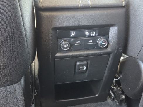 Used 2021 Chevrolet Traverse LT AWD/4WD image 17