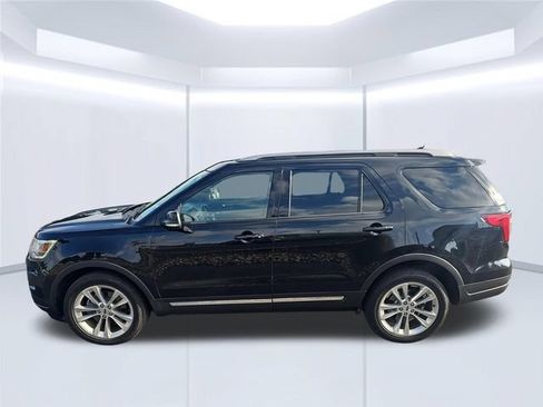 Used 2018 Ford Explorer XLT w/ Equipment Group 202A AWD/4WD image 2