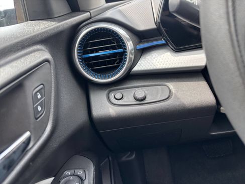 Used 2025 Chevrolet Trax LT FWD image 33
