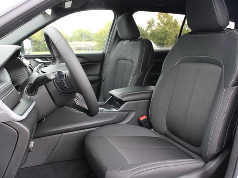 New 2025 Jeep Grand Cherokee L Laredo image 5