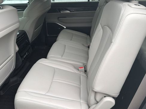 Used 2024 Jeep Wagoneer 4WD w/ Premium Group I image 20