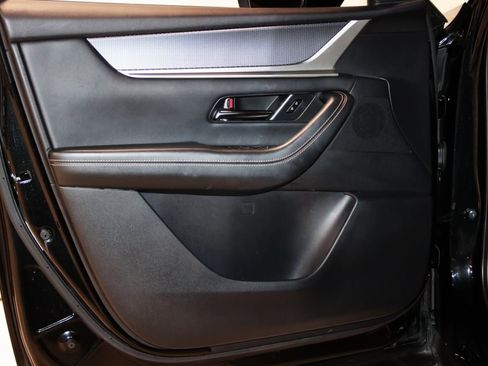 Used 2025 MAZDA CX-70 Plug-In Hybrid w/ Premium Pkg image 31