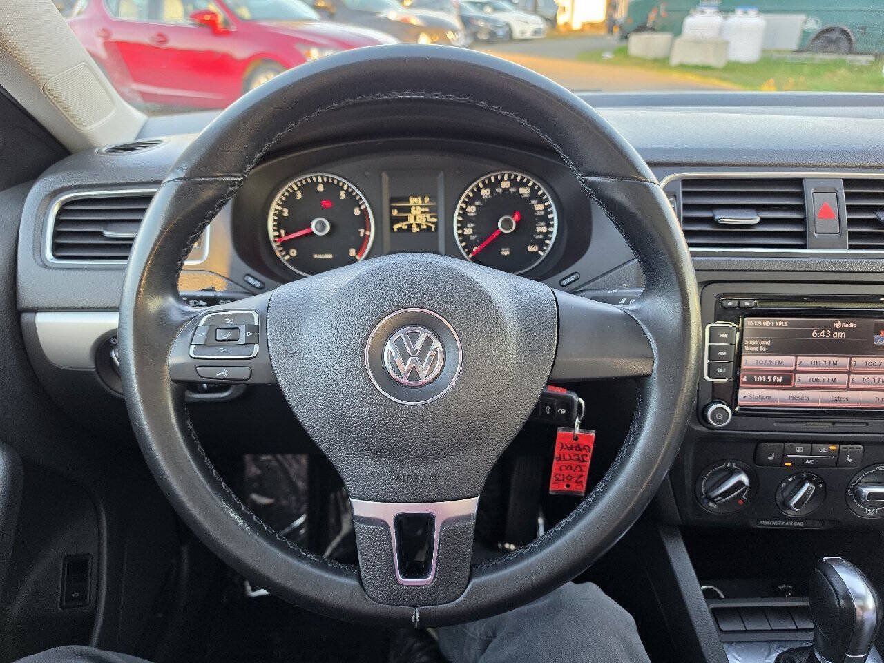 Used 2013 Volkswagen Jetta SE FWD image 21