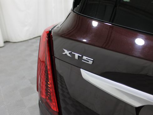 Used 2020 Cadillac XT5 Premium Luxury FWD image 31