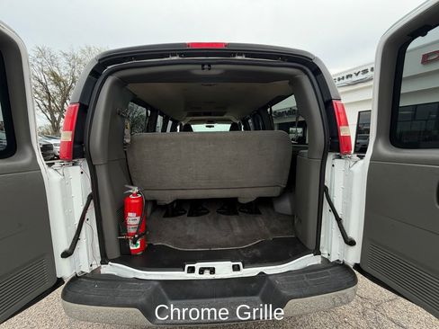 Used 2016 Chevrolet Express 2500 LT w/ LT Preferred Equipment Group RWD image 13