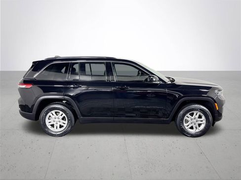 Used 2023 Jeep Grand Cherokee Laredo w/ Trailer Tow Prep Group (B) image 5