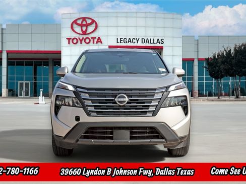 Used 2024 Nissan Rogue SV FWD image 4