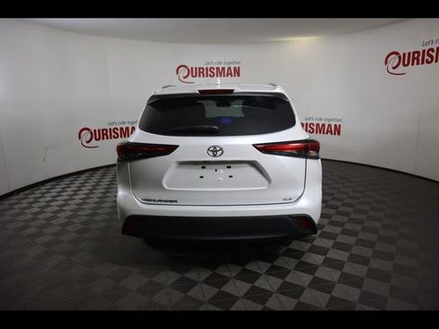 Used 2023 Toyota Highlander XLE FWD image 7