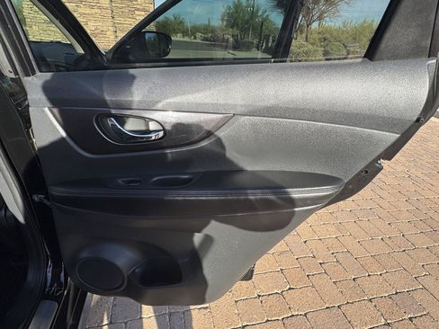 Used 2018 Nissan Rogue SV FWD image 21