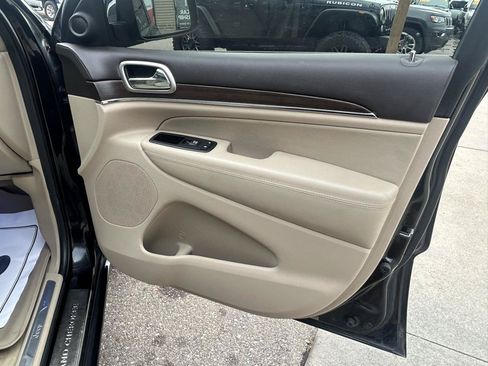 Used 2014 Jeep Grand Cherokee Overland w/ Mopar Chrome Edition Group AWD/4WD image 16