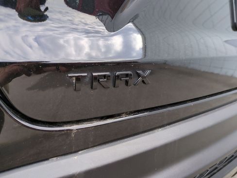 Certified 2024 Chevrolet Trax RS w/ Sunroof Package FWD image 32