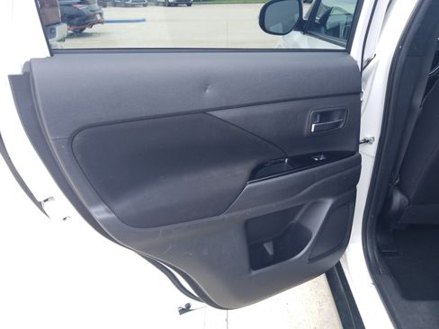 Used 2018 Mitsubishi Outlander LE FWD image 11