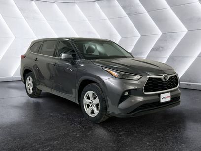 Used 2022 Toyota Highlander LE