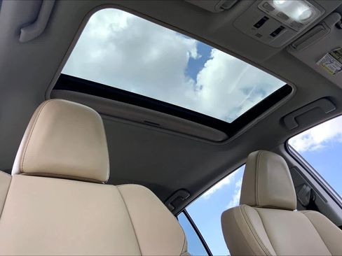 Used 2014 Toyota RAV4 Limited w/ Technology Package image 14