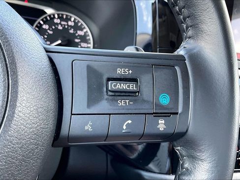 Used 2024 Nissan Pathfinder SV FWD image 17