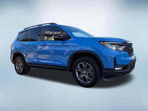 Used 2024 Honda Passport TrailSport image 2