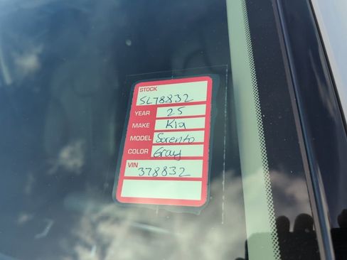 Certified 2025 Kia Sorento EX image 5