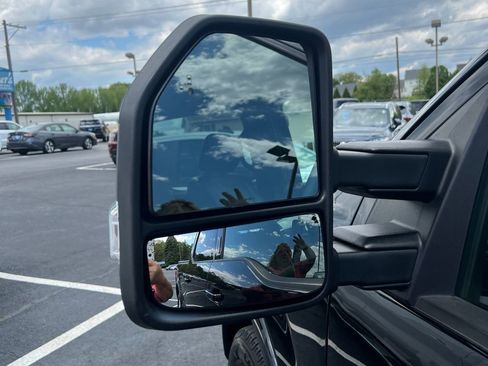 Used 2018 Ford F150 Lariat w/ Equipment Group 502A Luxury AWD/4WD image 32