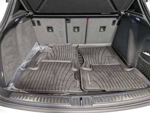 Used 2024 Porsche Macan image 45