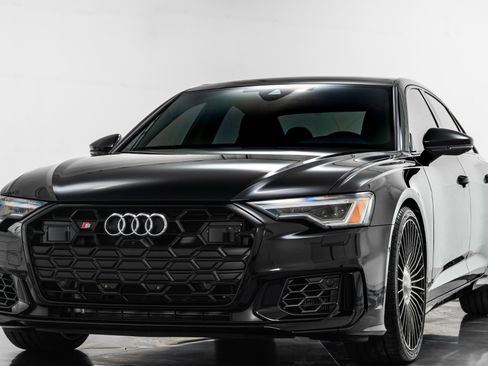 Used 2025 Audi S6 Premium Plus w/ Premium Plus Package image 5