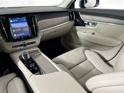 Used 2025 Volvo V90 B6 Cross Country Ultra w/ Protection Package Premier image 25