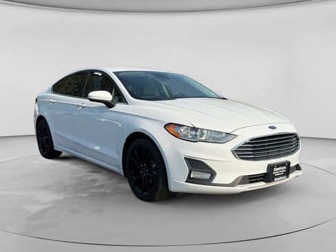 Used 2020 Ford Fusion SE w/ Equipment Group 151A FWD image 12