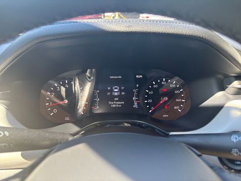 Used 2025 Jeep Compass Limited image 40