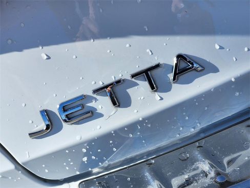 Used 2024 Volkswagen Jetta Sport image 10