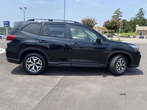 Used 2021 Subaru Forester Premium AWD/4WD image 2