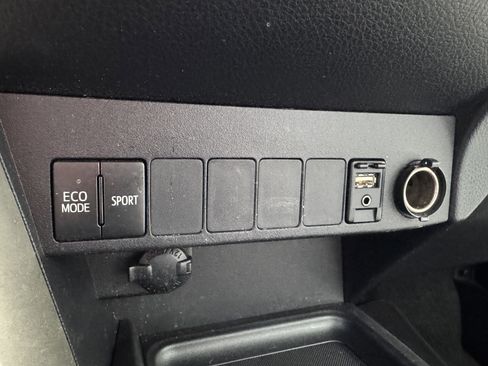 Used 2014 Toyota RAV4 LE image 28