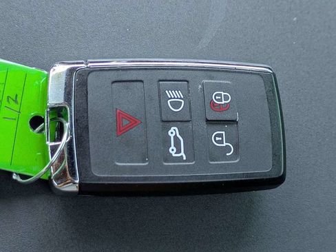 Used 2024 Land Rover Discovery Dynamic SE AWD/4WD image 31