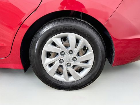 Used 2020 Hyundai Elantra SE FWD image 24