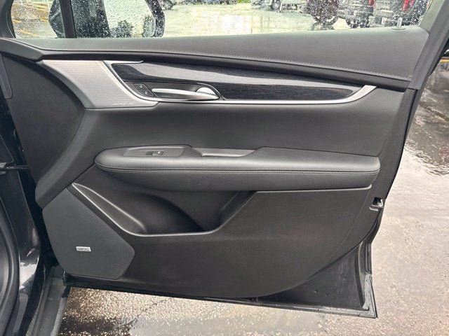 Used 2023 Cadillac XT5 Premium Luxury w/ Technology Package AWD/4WD image 27