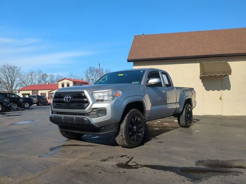 Used 2016 Toyota Tacoma SR w/ SR Convenience Package image 1