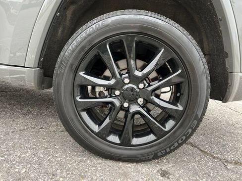 Used 2022 Jeep Grand Cherokee Laredo X image 15