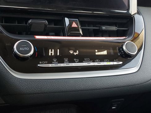 Certified 2025 Toyota Corolla LE image 25