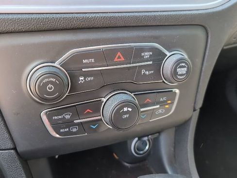 Used 2023 Dodge Charger SXT w/ Blacktop Package image 18