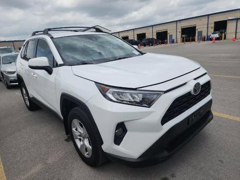 Used 2021 Toyota RAV4 XLE FWD image 3