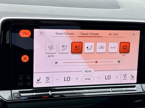 New 2025 Volkswagen Atlas Peak Edition SE image 19