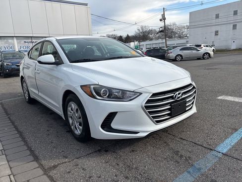 Used 2018 Hyundai Elantra SE image 2