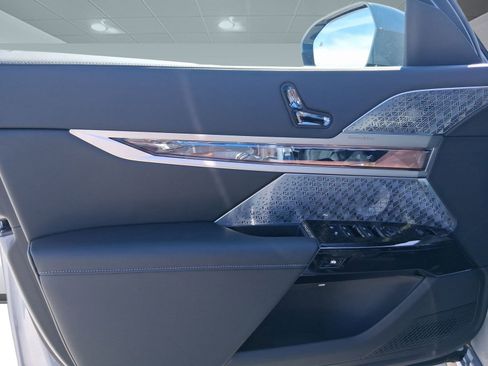 New 2026 BMW 750e xDrive image 21