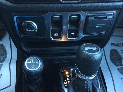 Used 2025 Jeep Wrangler Sport AWD/4WD image 23