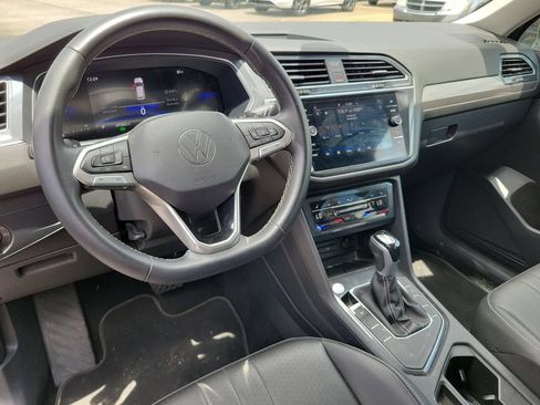 Used 2023 Volkswagen Tiguan SE FWD image 9