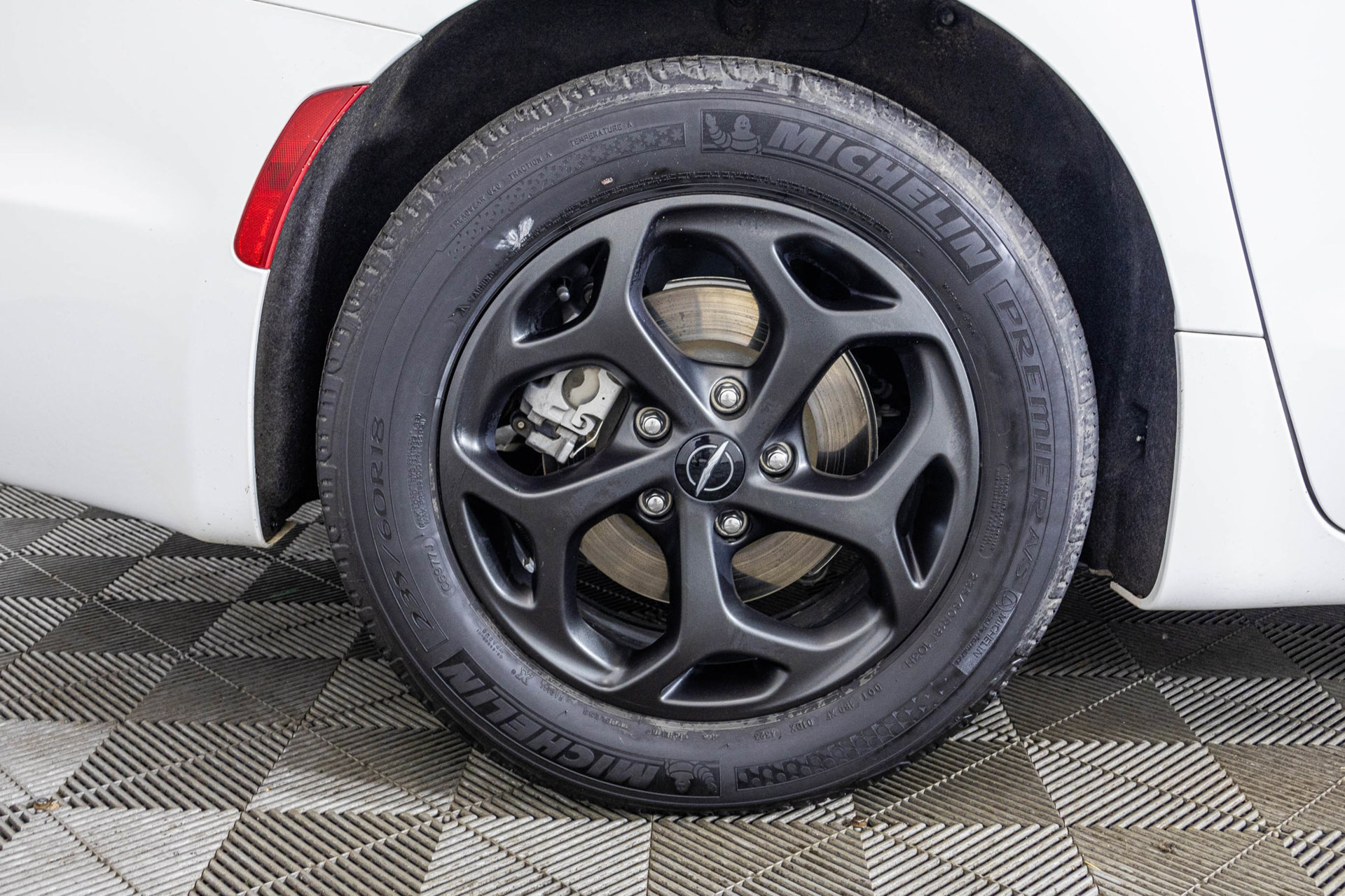 Used 2024 Chrysler Pacifica Limited FWD image 53